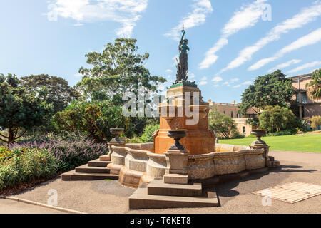 Déesse Diane Lewis, Wolfe Memorial Levy Fontaine à boire, Royal Botanic Garden de Sydney, Australie, érigée en 1889. Banque D'Images