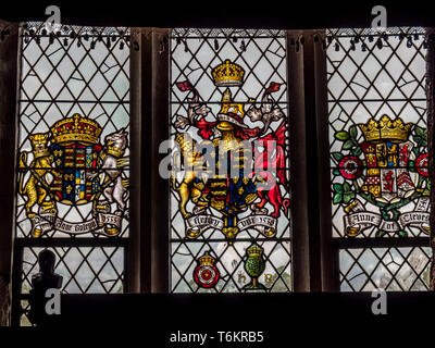 L'intérieur vitrail au château de Hever dans le Kent près de Saint-hippolyte, la maison ancestrale d'Anne Boleyn, seconde épouse du roi Henri VIII Banque D'Images