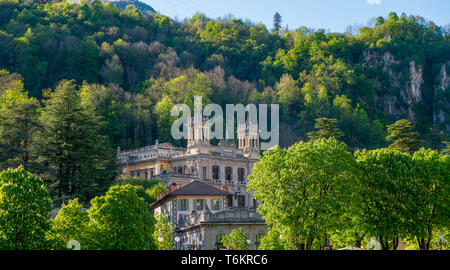 San Pellegrino Terme Italie 28 Avril 2019 : restructuration d'un ancien hôtel de luxe de vacances privilégié pour des nobles dans le siècle dernier qui fréquentent ce resort pour Banque D'Images