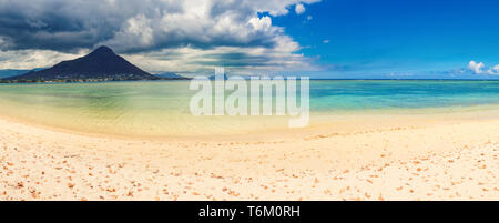 Sandy tropical beach. Beau paysage. Panorama. Banque D'Images