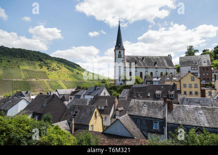 Zell, un petit village dans la vallée de la Moselle allemande Banque D'Images