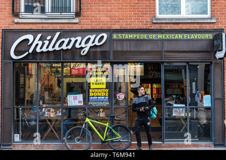 Londres, UK - 1 avril 2019 : Chilango passants à Londres, Restaurant Mexicain Banque D'Images