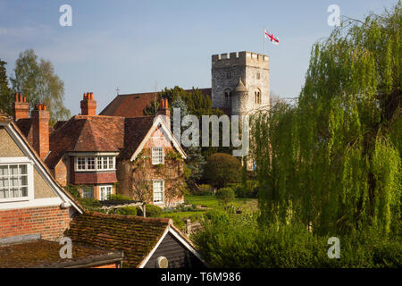 Mill Cottage, Goring-on-Thames, accueil à la fin de George Michael, et l'église Saint-Thomas Banque D'Images