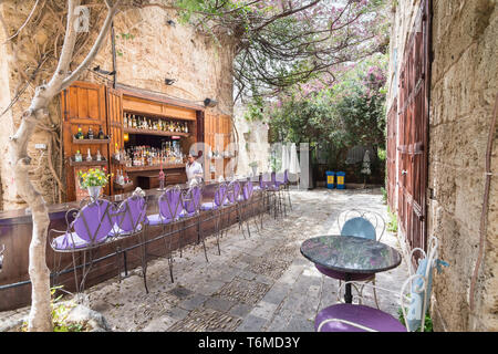 Bar en plein air dans le vieux souk de Byblos, Jbeil, Liban Banque D'Images