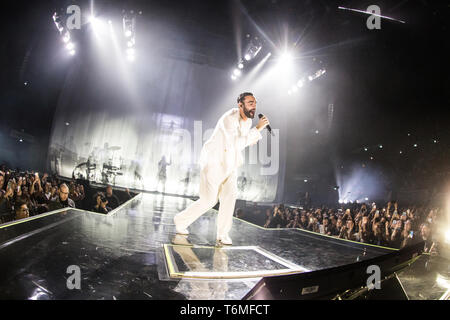 Milan Italie. 01 mai 2019. Le chanteur et auteur-compositeur italien Marco Mengoni effectue sur scène à Mediolanum Forum au cours de la 'Tour' Atlantico Banque D'Images