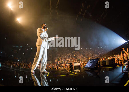 Milan Italie. 01 mai 2019. Le chanteur et auteur-compositeur italien Marco Mengoni effectue sur scène à Mediolanum Forum au cours de la 'Tour' Atlantico Banque D'Images