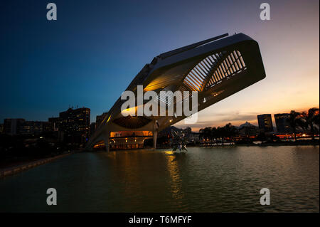 Musée de l'architecture impressionnante de demain, le tout nouveau grand musée construit à Rio de Janeiro, Rio de Janeiro, Brésil Banque D'Images