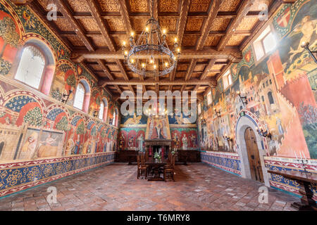 Calistoga, Californie - le 27 avril 2019 : Le Grand Hall à Castello di Amorosa. Banque D'Images