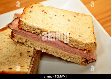 Jambon et Fromage Sandwich sur pain de seigle Banque D'Images