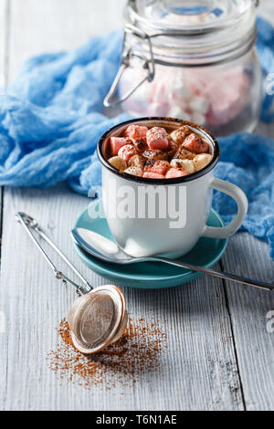 Chocolat chaud avec des guimauves Banque D'Images