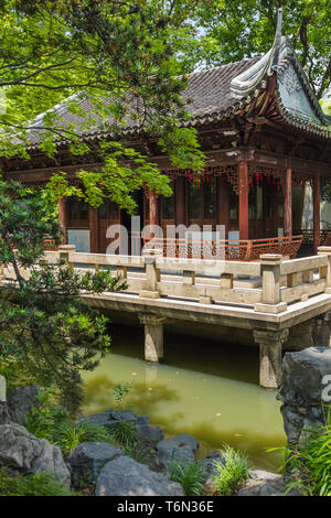 Le jardin Yuyuan (jardin du bonheur) dans le centre de Shanghai Chine Banque D'Images