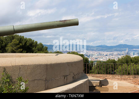 Château de Montjuic avec un vieux canon à Barcelone Banque D'Images