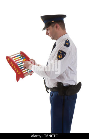 Agent de police néerlandais compte avec abacus sur fond blanc Banque D'Images