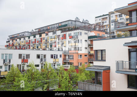 Ville Prague, République tchèque. Maison polyvalente, rue et windows. 24 avril. 2019 Photo de voyage. Banque D'Images