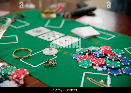 Jetons de jeu sur table de jeu (version normale) Banque D'Images