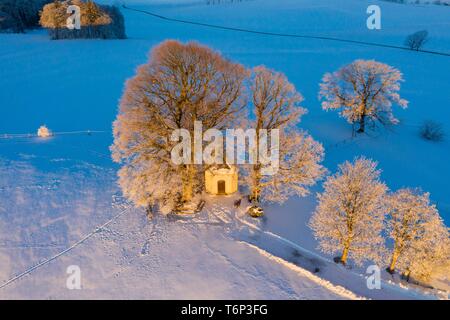 Furst-Tegernberg Maria-Dank-Kapelle sur dans la lumière du matin en hiver, près de Degerndorf Munsing, drone abattu, Funfseenland, Haute-Bavière, Bavière Banque D'Images