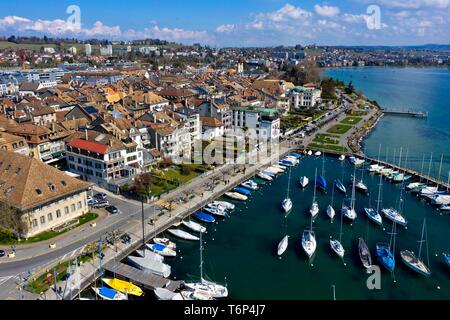 Cityscape, promenade avec marina au lac Léman, drone abattu, Morges, Vaud, Suisse Banque D'Images