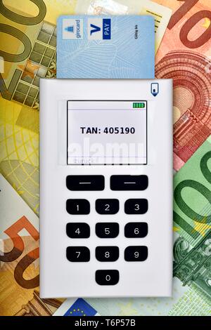 ChipTAN générateur, TAN, lecteur de carte bancaire, sur divers billets, Baden-Wurttemberg, Allemagne Banque D'Images