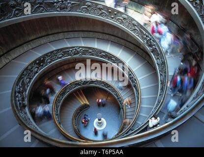 Escaliers du visiteur comme un double spirale dans la Cité du Vatican, Rome, Italie, Europe Banque D'Images