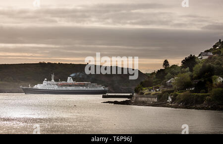 Crosshaven, Cork, Irlande. 09Th Mai, 2019. En route pour visiter la ville historique de Cobh bateau de croisière passe Marco Polo Camden dans le village côtier de Crosshaven, co Cork, Irlande. Crédit : David Creedon/Alamy Live News Banque D'Images