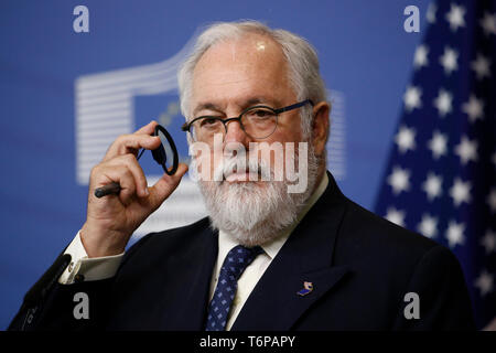 Bruxelles, Belgique. 2e mai 2019. La Secrétaire de l'Énergie, Rick Perry, et le commissaire européen chargé de l'énergie Miguel Arias Canete lors d'une conférence de presse après la première partie de la première grande UE-Etats-Unis entreprise à entreprise forum de l'énergie à la Commission européenne. Alexandros Michailidis/Alamy Live News Banque D'Images