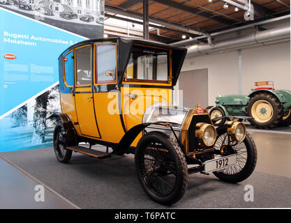 Zwickau, Allemagne. 09Th Mai, 2019. Une Bugatti Type 15 de 1912 peut être vu dans la nouvelle exposition spéciale "Ensemble - Les marques du groupe VW' à la Zwickauer August Horch lança Museum. La pièce avec structure fermée est le dernier du genre. L'exposition débutera le 3 mai. (Dpa 'Nouvelle exposition à Zwickau : Toutes les marques VW en bref') Credit : Claudia Drescher/dpa-Zentralbild/ZB/dpa/Alamy Live News Banque D'Images