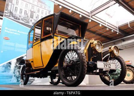 Zwickau, Allemagne. 09Th Mai, 2019. Une Bugatti Type 15 de 1912 peut être vu dans la nouvelle exposition spéciale "Ensemble - Les marques du groupe VW' à la Zwickauer August Horch lança Museum. La pièce avec structure fermée est le dernier du genre. L'exposition débutera le 3 mai. (Dpa 'Nouvelle exposition à Zwickau : Toutes les marques VW en bref') Credit : Claudia Drescher/dpa-Zentralbild/ZB/dpa/Alamy Live News Banque D'Images