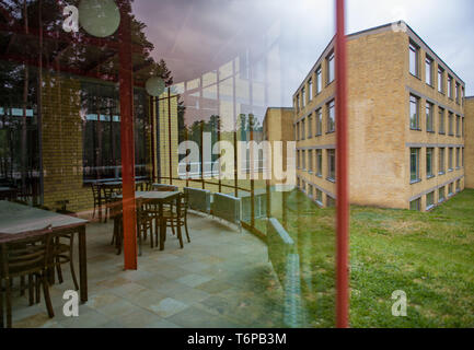 02 mai 2019, le Brandebourg, Bernau : Le site du Bauhaus avec le gouvernement fédéral de l'école Fédération des syndicats allemands. Le même jour, le site web "Grand Tour de la modernité" a été lancé. Dans l'année, un Bauhaus site web avec des informations sur les 100 ans de l'architecture moderne a été conçu. Photo : Patrick Pleul/dpa-Zentralbild/ZB Banque D'Images