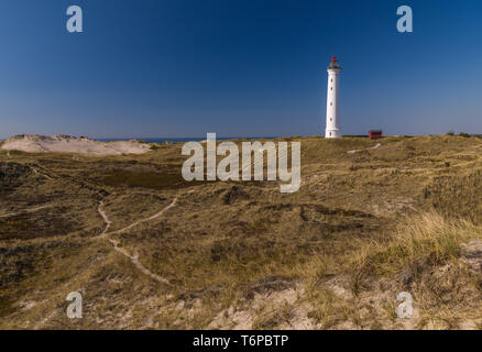 Hvide Sande, au Danemark. Apr 19, 2019. Leuchtturm Lyngvig Fyr. Les 38 mètres de haut se dresse le phare sur Holmsland Klit sur la côte ouest du Jutland et fut construit en 1906. Crédit : Patrick Pleul/dpa-Zentralbild/ZB/dpa/Alamy Live News Banque D'Images