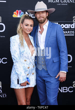 Las Vegas, États-Unis. 01 mai, 2019. LAS VEGAS, NEVADA, USA - Mai 01 : Brittney Marie Cole et Brian Kelley de Floride Géorgie arrivent à la ligne 2019 Billboard Music Awards qui a eu lieu au MGM Grand Garden Arena le 1 mai 2019 à Las Vegas, Nevada, United States. (Photo par Xavier Collin/Image Crédit : Agence de Presse) L'agence de presse Image/Alamy Live News Banque D'Images