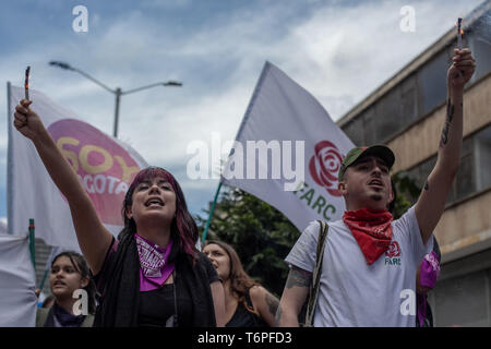 Le 1 mai 2019 - BogotÃ, Cundinamarca, Colombia - La Force révolutionnaire alternative commune - Les FARC vu au cours de la journée.Mai le 1er mai, des milliers de personnes sont descendues dans les rues de BogotÃ¡ pour protester contre la situation de travail dans le pays et contre la réglementation gouvernementale de Enrique PeÃ±aloza, Major de BogotÃ¡ et le président de la Colombie IvÃ¡n Duque. Pour la première fois en plusieurs années, il n'était pas nécessaire de faire usage de l'escouade anti-émeute anti-Mobile (ESMAD) pour lutter contre le vandalisme et les agressions au cours de la fête du Travail. Crédit : Eric CortéS SOPA/Images/ZUMA/Alamy Fil Live News Banque D'Images