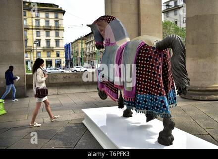 L'Initiative du projet Leonardo Horse cheval décoré placé sur la Piazza XXIV 24 mai (Duilio Piaggesi/Fotogramma, Milan - 2019-05-02) p.s. la foto e' utilizzabile nel rispetto del contesto dans cui e' stata scattata, e senza intento del diffamatorio decoro delle persone rappresentate Banque D'Images