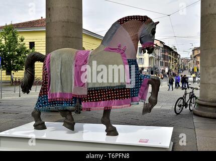 L'Initiative du projet Leonardo Horse cheval décoré placé sur la Piazza XXIV 24 mai (Duilio Piaggesi/Fotogramma, Milan - 2019-05-02) p.s. la foto e' utilizzabile nel rispetto del contesto dans cui e' stata scattata, e senza intento del diffamatorio decoro delle persone rappresentate Banque D'Images