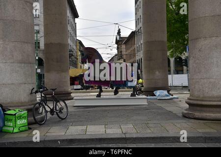 L'Initiative du projet Leonardo Horse cheval décoré placé sur la Piazza XXIV 24 mai (Duilio Piaggesi/Fotogramma, Milan - 2019-05-02) p.s. la foto e' utilizzabile nel rispetto del contesto dans cui e' stata scattata, e senza intento del diffamatorio decoro delle persone rappresentate Banque D'Images