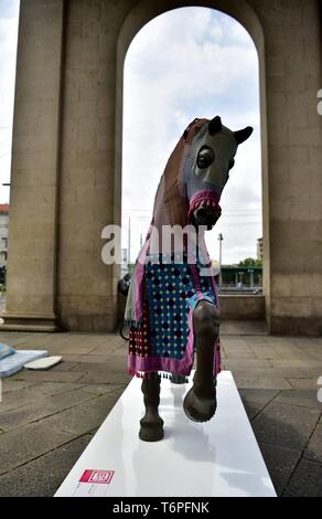 L'Initiative du projet Leonardo Horse cheval décoré placé sur la Piazza XXIV 24 mai (Duilio Piaggesi/Fotogramma, Milan - 2019-05-02) p.s. la foto e' utilizzabile nel rispetto del contesto dans cui e' stata scattata, e senza intento del diffamatorio decoro delle persone rappresentate Banque D'Images