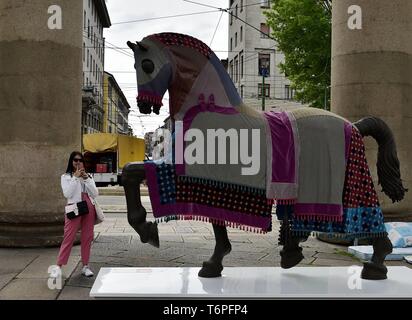 L'Initiative du projet Leonardo Horse cheval décoré placé sur la Piazza XXIV 24 mai (Duilio Piaggesi/Fotogramma, Milan - 2019-05-02) p.s. la foto e' utilizzabile nel rispetto del contesto dans cui e' stata scattata, e senza intento del diffamatorio decoro delle persone rappresentate Banque D'Images