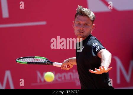 Estoril, Portugal. 2 mai, 2019. David Goffin de Belgique renvoie une balle à Joao Sousa du Portugal pendant le Millénium, l'Estoril Open - Day 4 - tournoi de tennis ATP 250 de Tenis du Clube do Estoril à Estoril, Portugal le 2 mai 2019. Crédit : Pedro Fiuza/ZUMA/Alamy Fil Live News Banque D'Images