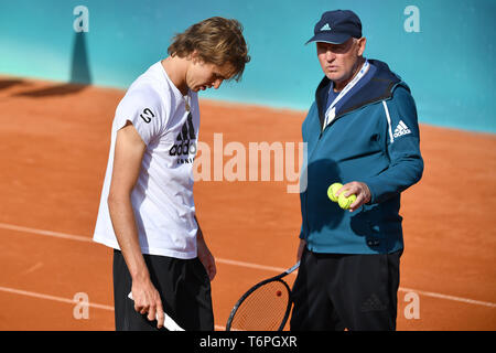 Munich, Allemagne. 09Th Mai, 2019. Alexander Zverev avec son père AVater et coach Alexandre Mikhaïlovitch Zverev la formation. BMW 2019 Tennis Open sur 02.05.2019 à Munich. Utilisation dans le monde entier | Credit : dpa/Alamy Live News Banque D'Images