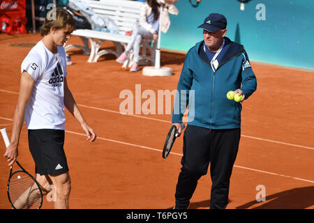 Munich, Allemagne. 09Th Mai, 2019. Alexander Zverev avec son père AVater et coach Alexandre Mikhaïlovitch Zverev la formation. BMW 2019 Tennis Open sur 02.05.2019 à Munich. Utilisation dans le monde entier | Credit : dpa/Alamy Live News Banque D'Images