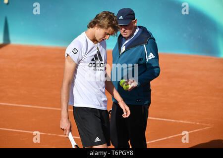 Munich, Allemagne. 09Th Mai, 2019. Alexander Zverev avec son père AVater et coach Alexandre Mikhaïlovitch Zverev la formation. BMW 2019 Tennis Open sur 02.05.2019 à Munich. Utilisation dans le monde entier | Credit : dpa/Alamy Live News Banque D'Images