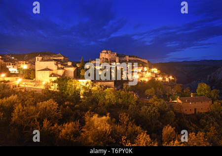 Coucher du soleil dans la ville médiévale de la Fresneda, province de Huesca, Aragon, Espagne Banque D'Images