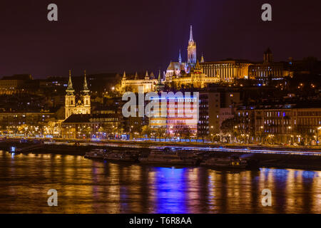 L'église Matthias et le Bastion des Pêcheurs à Budapest Hongrie Banque D'Images