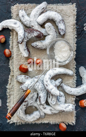 Cookies de Noël sous la forme d'un croissant. Banque D'Images