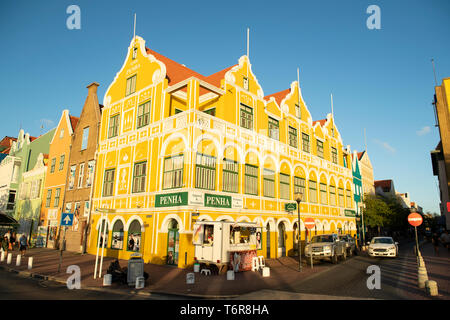 Bâtiment Penha (1708), édifice colonial sur le front, Willemstad, Curaçao Banque D'Images