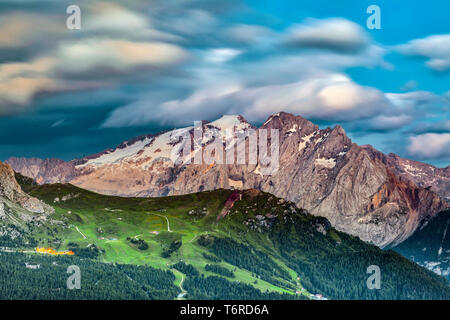 Les Dolomites Dolomites Marmolada - déclarée patrimoine naturel de l'UNESCO, sont parmi les plus belles montagnes du monde, uniques en leur genre sont la fierté des Alpes. Banque D'Images