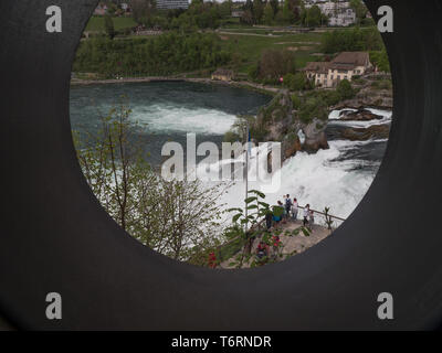 Chutes du Rhin en Suisse début printemps Banque D'Images