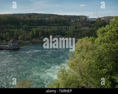 Chutes du Rhin en Suisse début printemps Banque D'Images