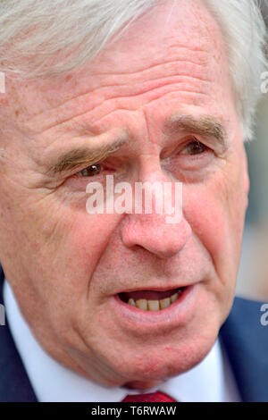 John McDonnell MP (Travail : Glasgow) le poste, à Trafalgar Square, May Day (le 1er mai 2019) Banque D'Images