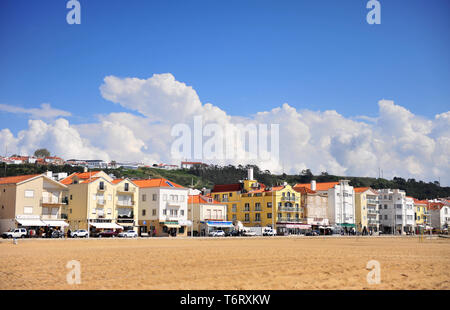 Caldas da Rainha, PORTUGAL - 1 avril : Maisons sur le quai de Nazare resort, Portugal le 1 avril 2019. Banque D'Images