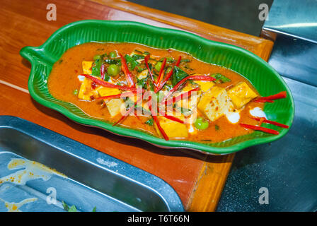 Servi curry Panang, thai cuisine Banque D'Images